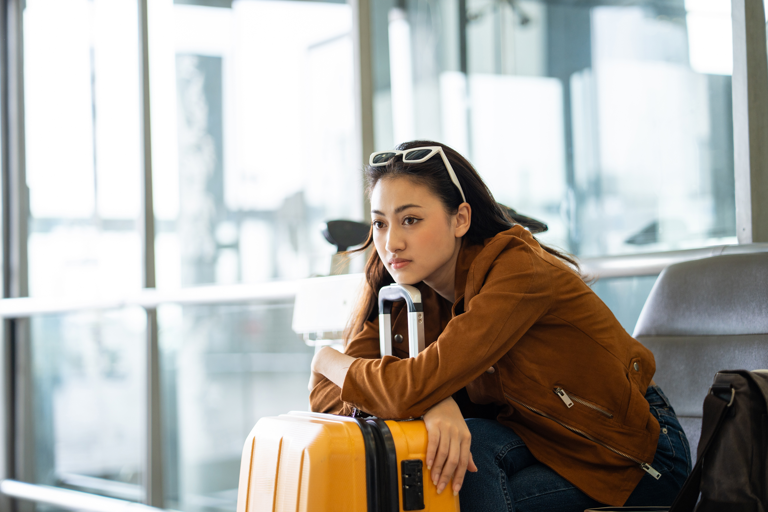 Photo d’une femme souriante grâce à l’assurance voyage de la Banque Nationale. 