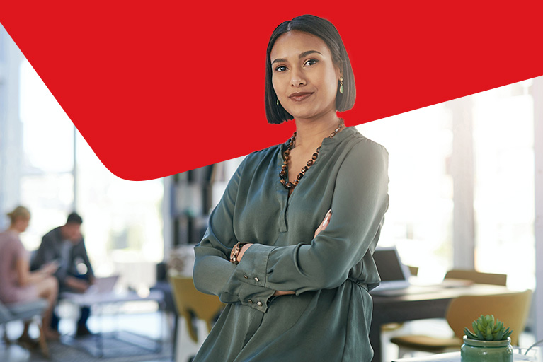 Photo d’un visage de profil sur fond de vague évoquant le logo Banque Nationale 